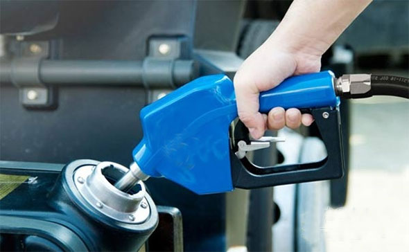 車用(yòng)尿素加(jiā)注時需(xū)防雜質(zhi)防溢出(chu)