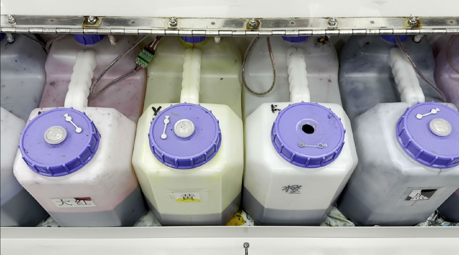 數碼印花(hua)機打圖出現(xian)方格的原因(yīn)