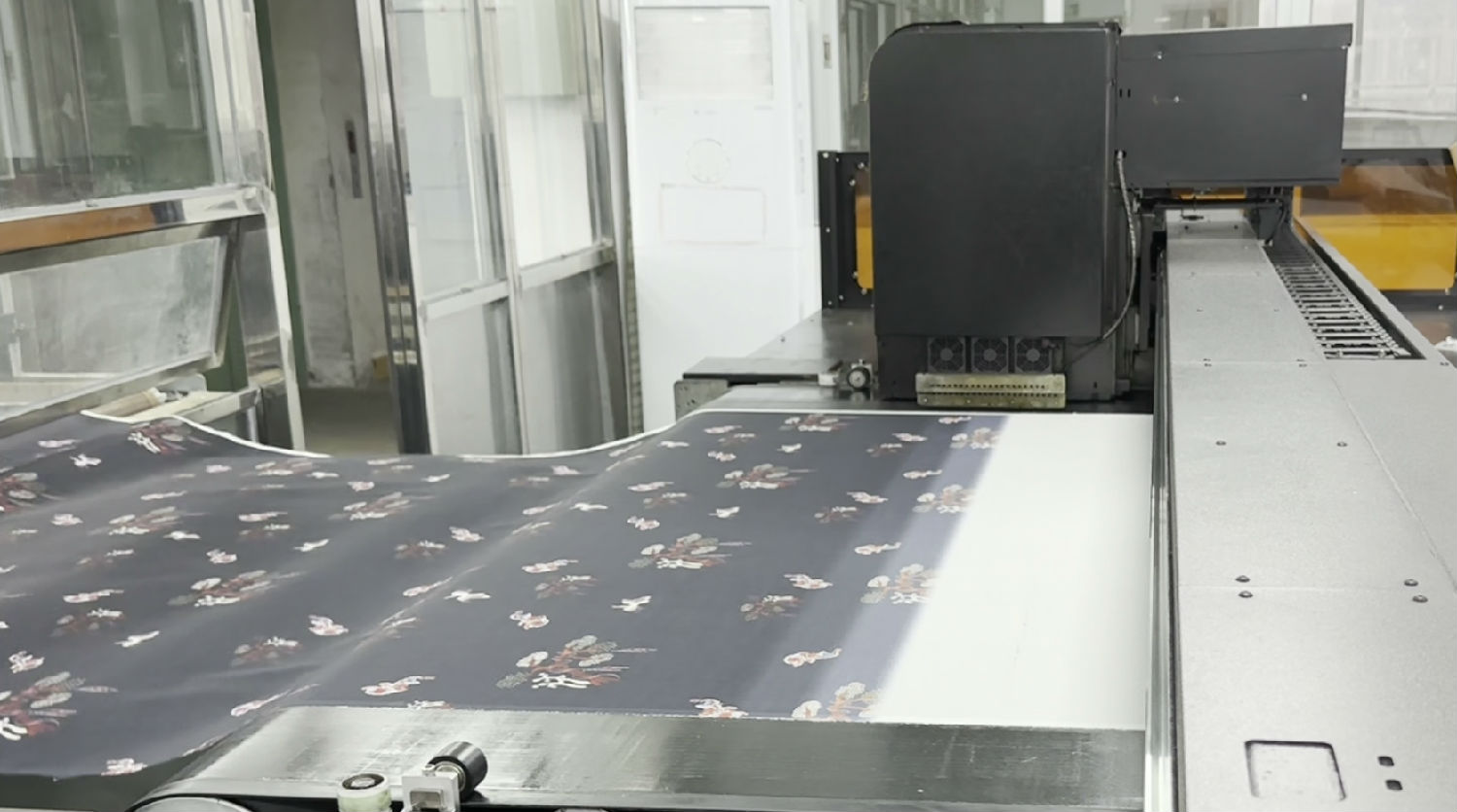 數碼印花機(jī)有一路不出墨(mo)怎麽解決?