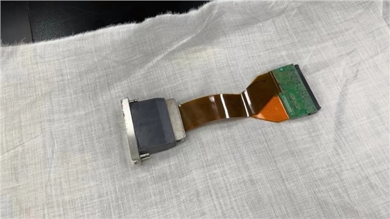 數碼印花(huā)機墨水幹(gan)在噴頭上(shang)如何清洗(xǐ)?